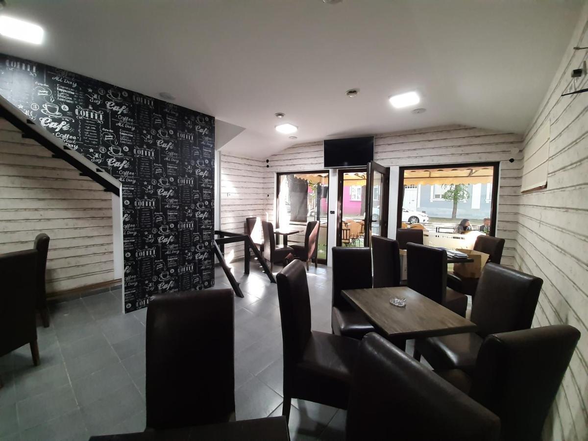 Bed&Breakfast Intermezzo Caffe Kikinda Exterior photo